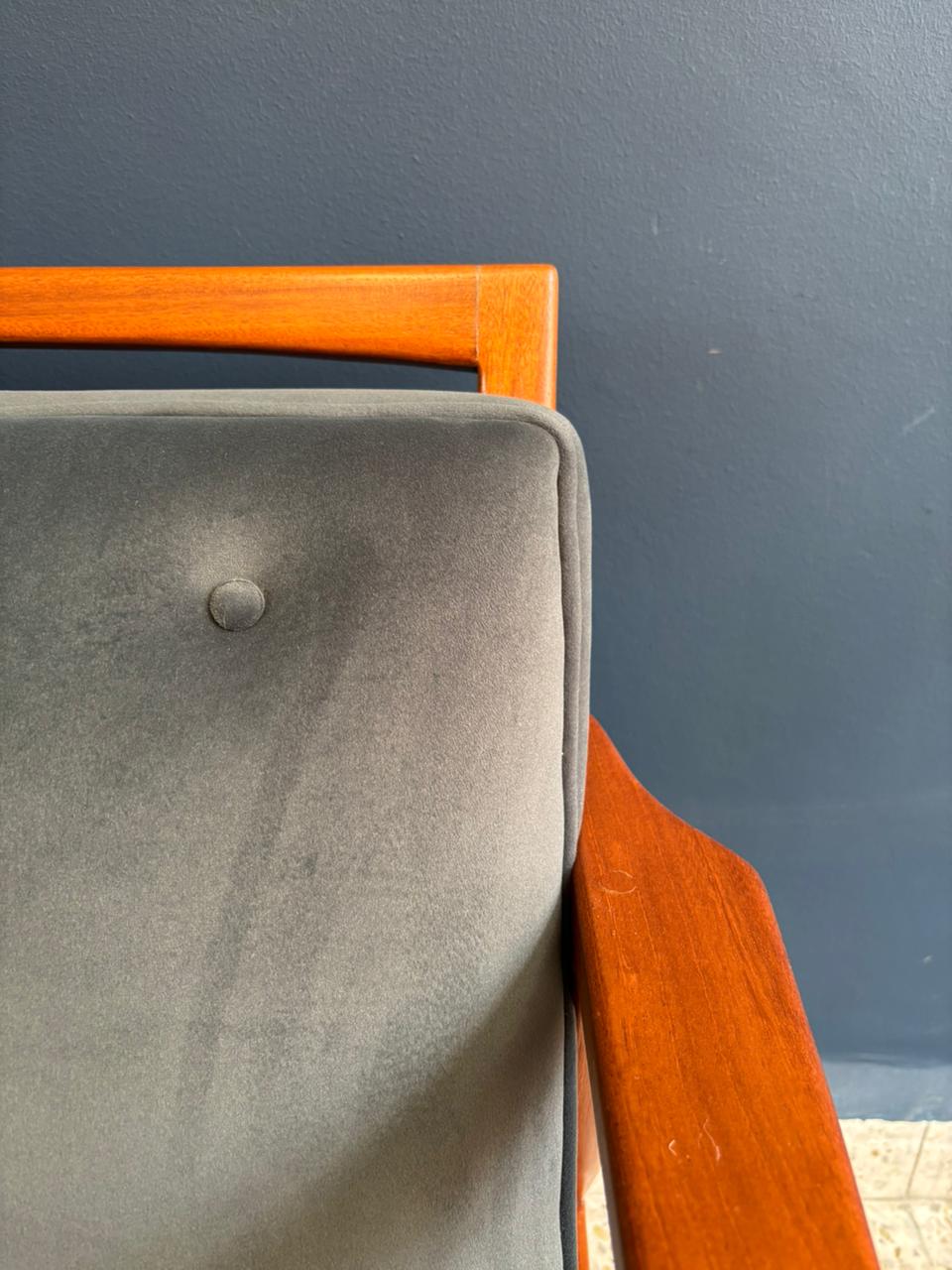 Upholsetered Lounge Chair